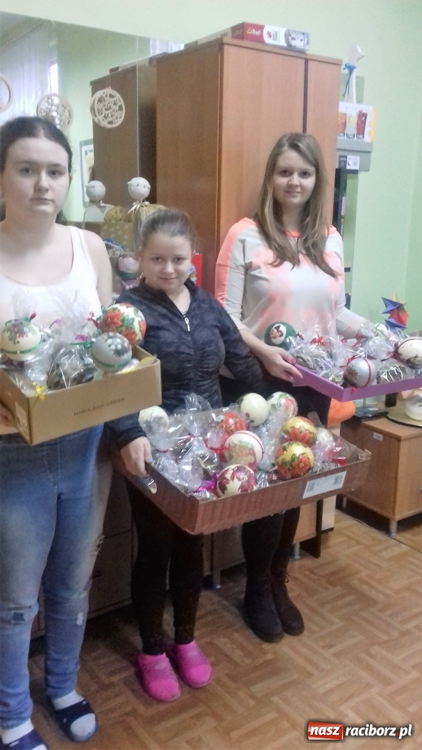 Zdjęcie w galerii na portalu naszraciborz.pl: Wychowankowie Ośrodka dla Niesłyszących obdarowali chorych w hospicjum św. Józefa wiadomości z regionu