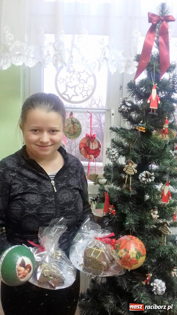 Zdjęcie w galerii na portalu naszraciborz.pl: Wychowankowie Ośrodka dla Niesłyszących obdarowali chorych w hospicjum św. Józefa wiadomości z regionu