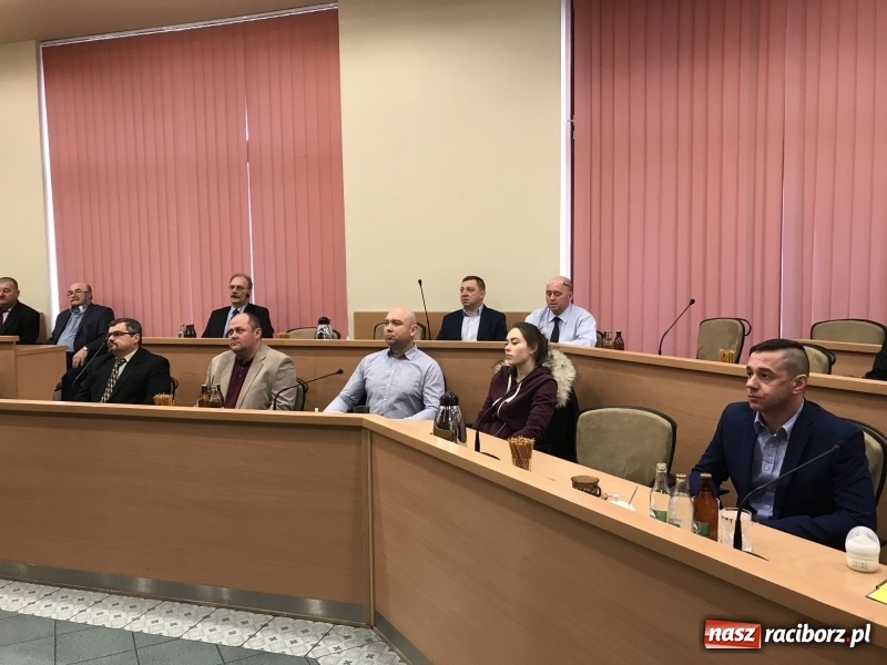 Zdjęcie w galerii na portalu naszraciborz.pl: W magistracie wręczono dziś odznaki Honorowy Dawca Krwi - Zasłużony dla Zdrowia Narodu  wiadomości z regionu