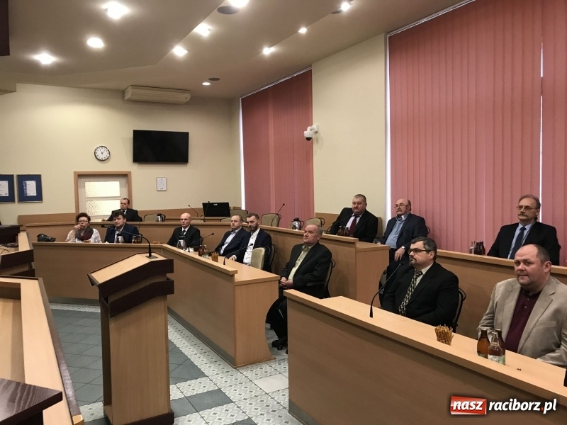 Zdjęcie w galerii na portalu naszraciborz.pl: W magistracie wręczono dziś odznaki Honorowy Dawca Krwi - Zasłużony dla Zdrowia Narodu  wiadomości z regionu