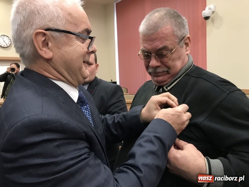 Zdjęcie w galerii na portalu naszraciborz.pl: W magistracie wręczono dziś odznaki Honorowy Dawca Krwi - Zasłużony dla Zdrowia Narodu  wiadomości z regionu