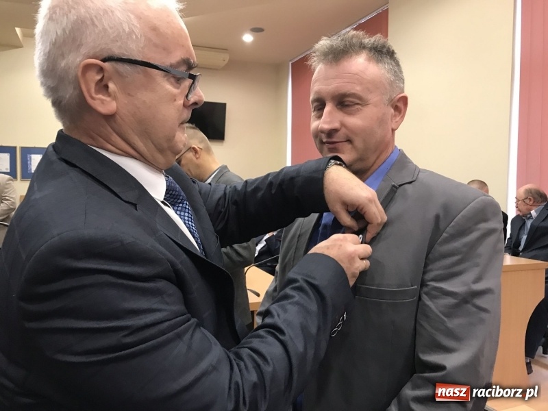 Zdjęcie w galerii na portalu naszraciborz.pl: W magistracie wręczono dziś odznaki Honorowy Dawca Krwi - Zasłużony dla Zdrowia Narodu  wiadomości z regionu