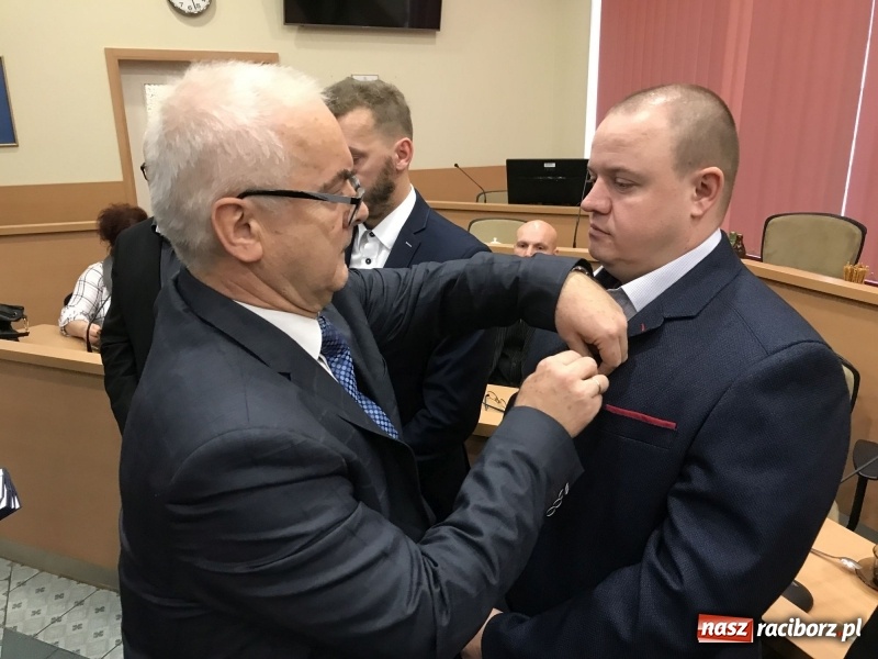 Zdjęcie w galerii na portalu naszraciborz.pl: W magistracie wręczono dziś odznaki Honorowy Dawca Krwi - Zasłużony dla Zdrowia Narodu  wiadomości z regionu