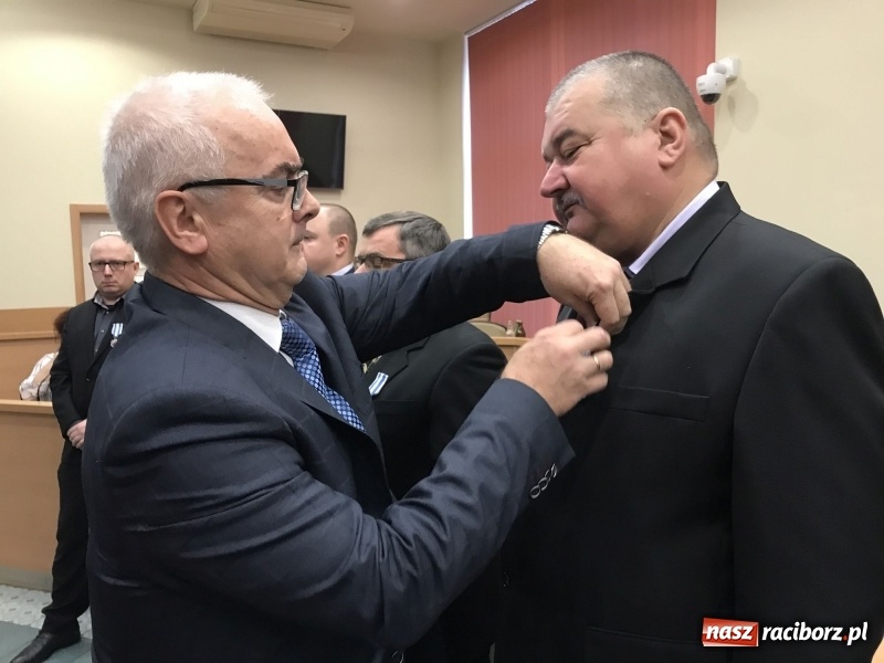 Zdjęcie w galerii na portalu naszraciborz.pl: W magistracie wręczono dziś odznaki Honorowy Dawca Krwi - Zasłużony dla Zdrowia Narodu  wiadomości z regionu