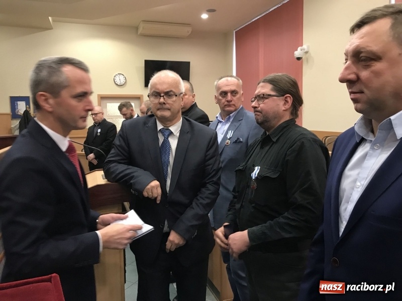 Zdjęcie w galerii na portalu naszraciborz.pl: W magistracie wręczono dziś odznaki Honorowy Dawca Krwi - Zasłużony dla Zdrowia Narodu  wiadomości z regionu