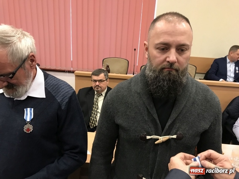 Zdjęcie w galerii na portalu naszraciborz.pl: W magistracie wręczono dziś odznaki Honorowy Dawca Krwi - Zasłużony dla Zdrowia Narodu  wiadomości z regionu
