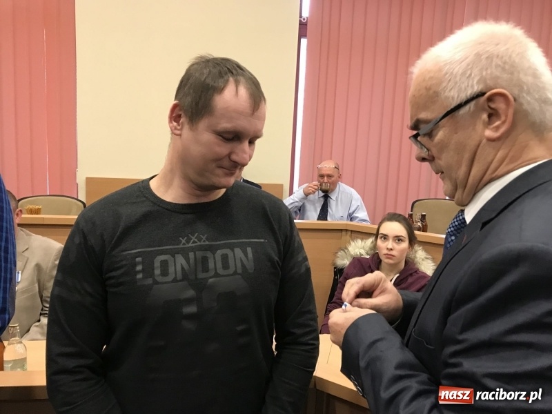 Zdjęcie w galerii na portalu naszraciborz.pl: W magistracie wręczono dziś odznaki Honorowy Dawca Krwi - Zasłużony dla Zdrowia Narodu  wiadomości z regionu