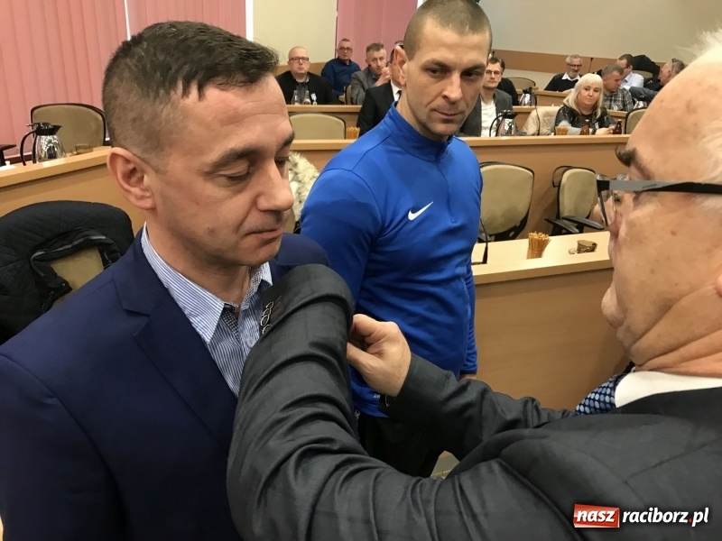 Zdjęcie w galerii na portalu naszraciborz.pl: W magistracie wręczono dziś odznaki Honorowy Dawca Krwi - Zasłużony dla Zdrowia Narodu  wiadomości z regionu