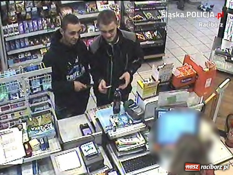 Zdjęcie w galerii na portalu naszraciborz.pl: Policja w Raciborzu szuka tych mężczyzn! Chodzi o kradzież na stacji BP wiadomości z regionu