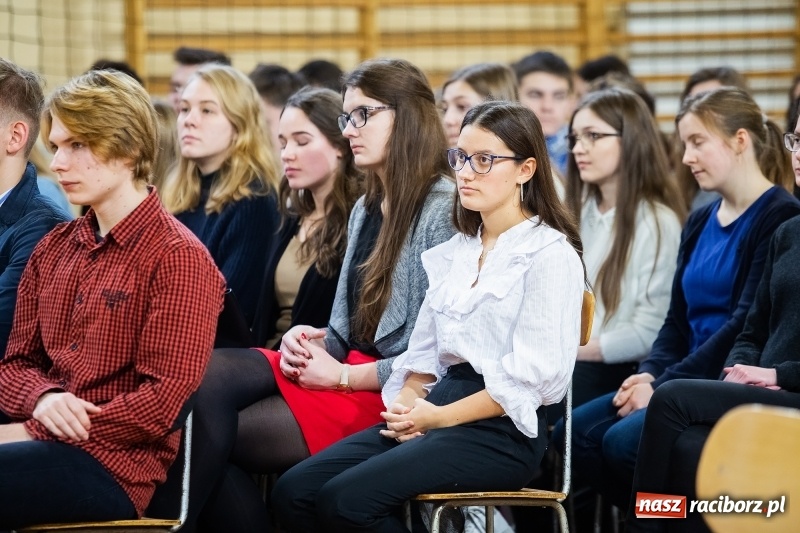 Zdjęcie w galerii na portalu naszraciborz.pl: II LO świętowało Dzień Patrona Szkoły wiadomości z regionu