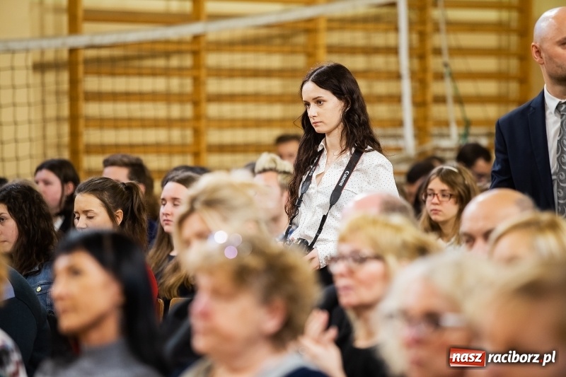 Zdjęcie w galerii na portalu naszraciborz.pl: II LO świętowało Dzień Patrona Szkoły wiadomości z regionu