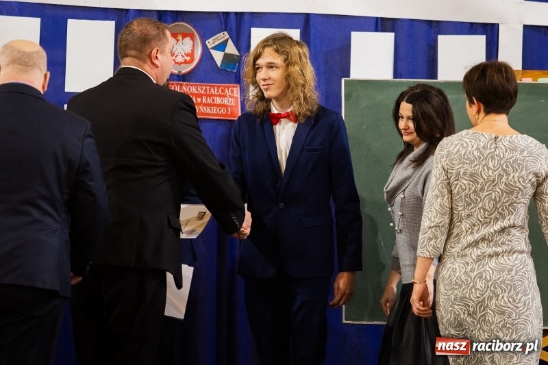 Zdjęcie w galerii na portalu naszraciborz.pl: II LO świętowało Dzień Patrona Szkoły wiadomości z regionu
