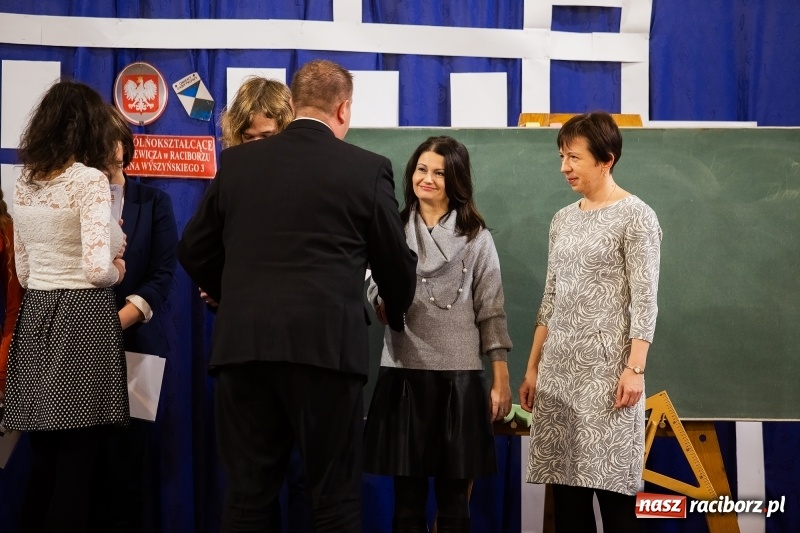 Zdjęcie w galerii na portalu naszraciborz.pl: II LO świętowało Dzień Patrona Szkoły wiadomości z regionu