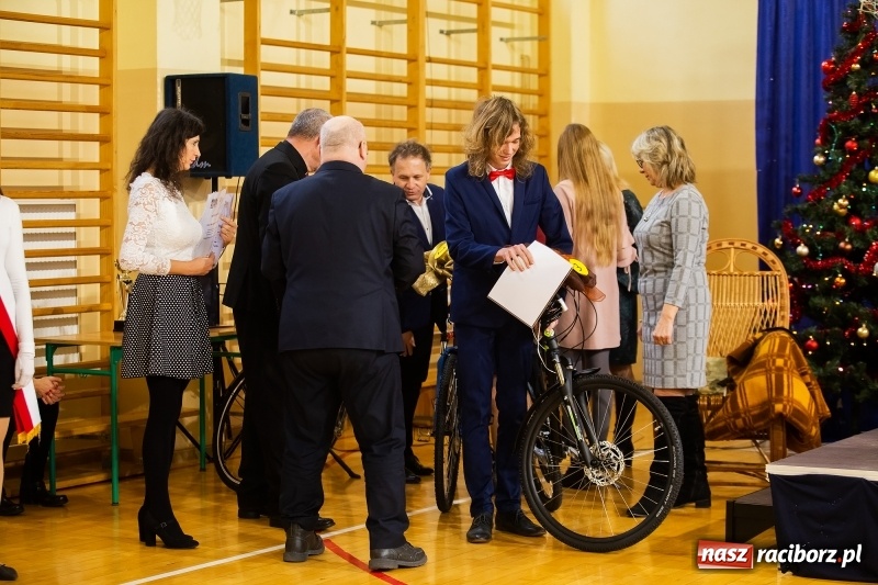 Zdjęcie w galerii na portalu naszraciborz.pl: II LO świętowało Dzień Patrona Szkoły wiadomości z regionu