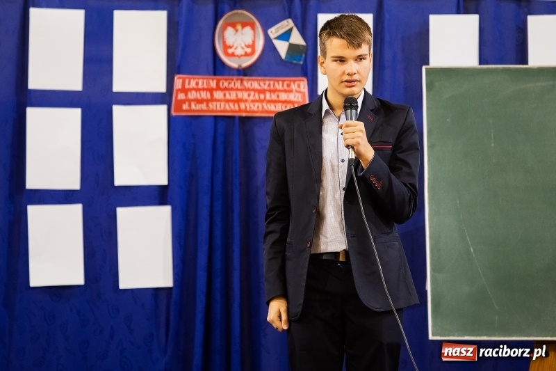 Zdjęcie w galerii na portalu naszraciborz.pl: II LO świętowało Dzień Patrona Szkoły wiadomości z regionu
