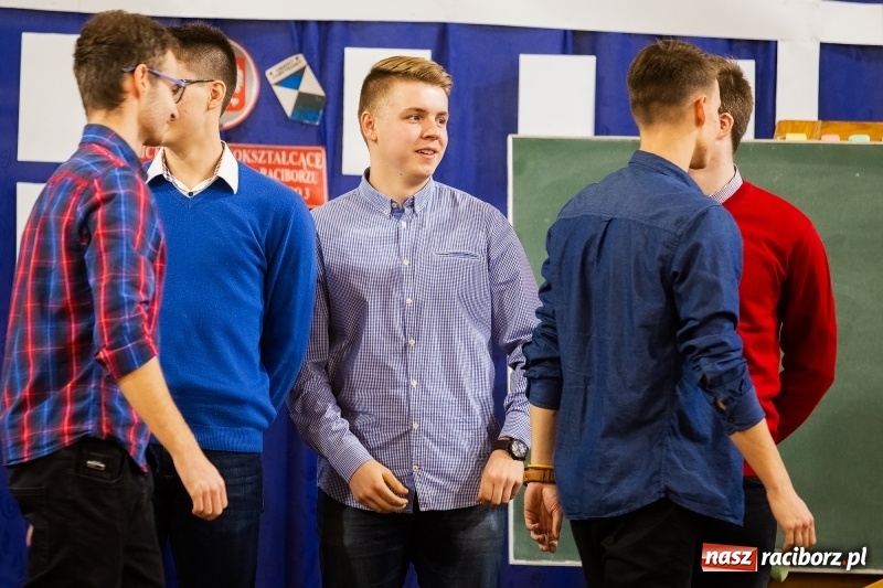 Zdjęcie w galerii na portalu naszraciborz.pl: II LO świętowało Dzień Patrona Szkoły wiadomości z regionu