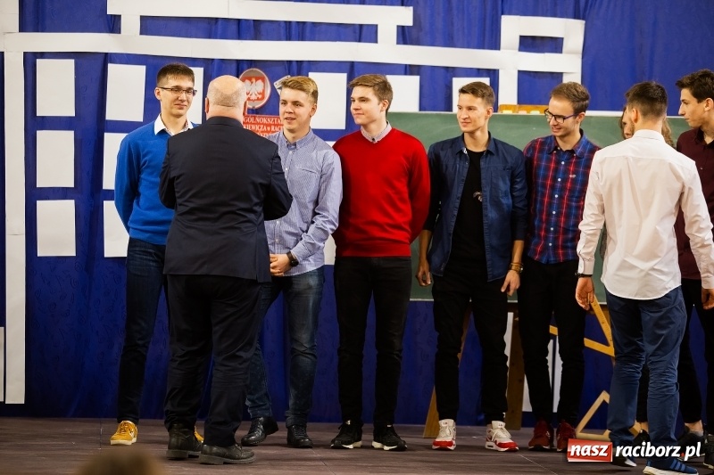 Zdjęcie w galerii na portalu naszraciborz.pl: II LO świętowało Dzień Patrona Szkoły wiadomości z regionu