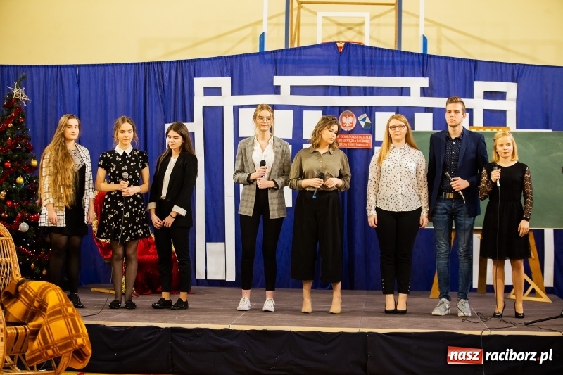 Zdjęcie w galerii na portalu naszraciborz.pl: II LO świętowało Dzień Patrona Szkoły wiadomości z regionu