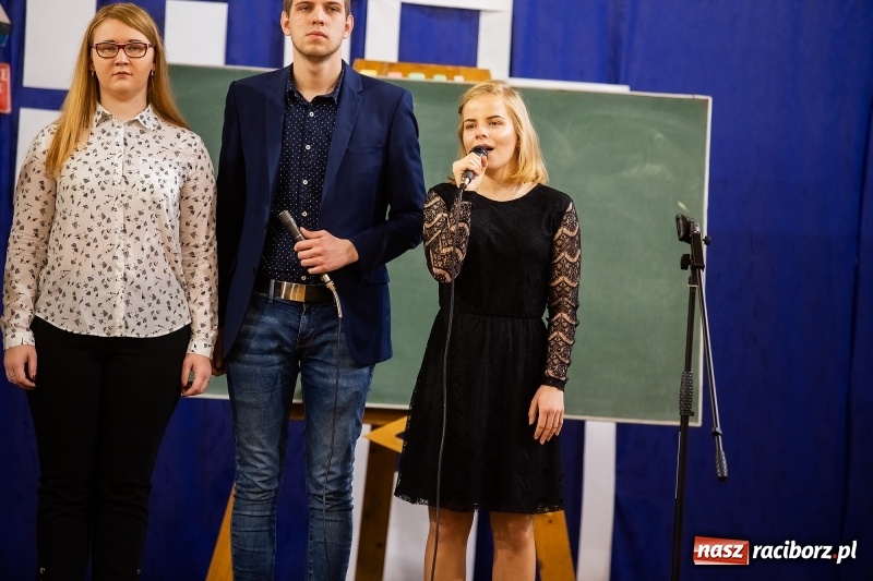 Zdjęcie w galerii na portalu naszraciborz.pl: II LO świętowało Dzień Patrona Szkoły wiadomości z regionu