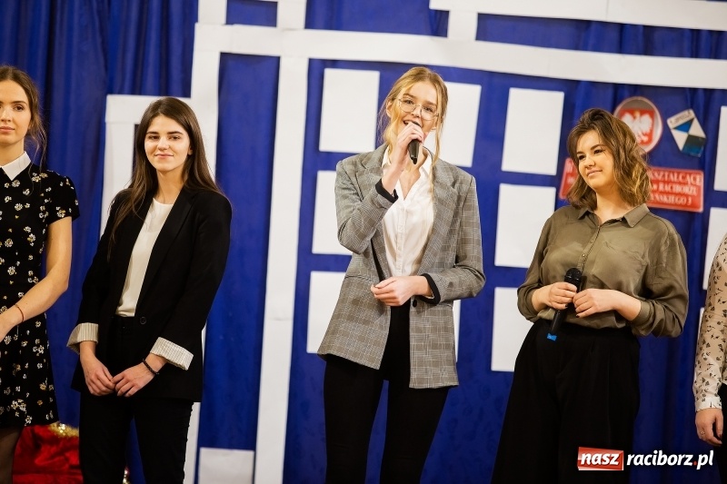 Zdjęcie w galerii na portalu naszraciborz.pl: II LO świętowało Dzień Patrona Szkoły wiadomości z regionu