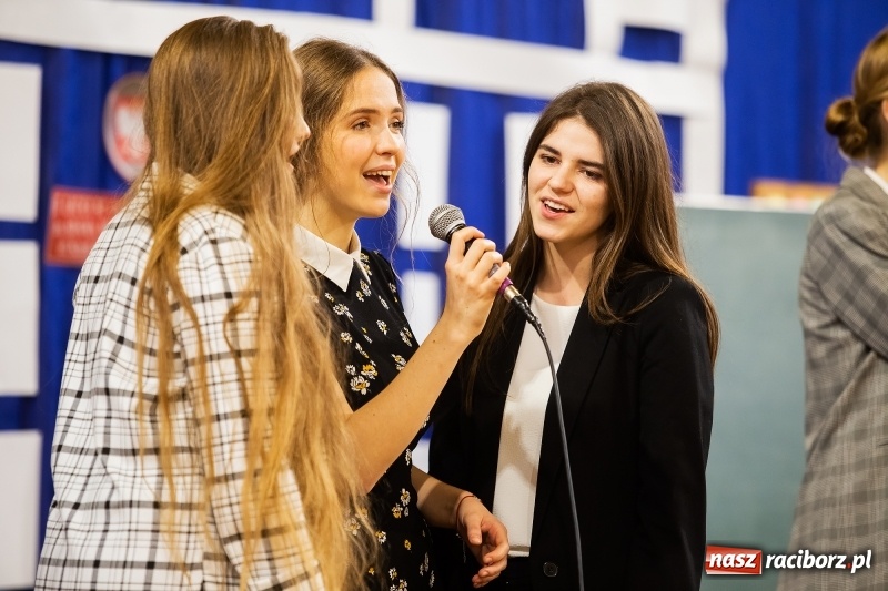Zdjęcie w galerii na portalu naszraciborz.pl: II LO świętowało Dzień Patrona Szkoły wiadomości z regionu