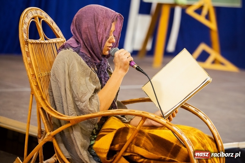 Zdjęcie w galerii na portalu naszraciborz.pl: II LO świętowało Dzień Patrona Szkoły wiadomości z regionu