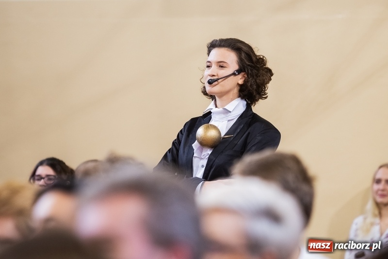 Zdjęcie w galerii na portalu naszraciborz.pl: II LO świętowało Dzień Patrona Szkoły wiadomości z regionu