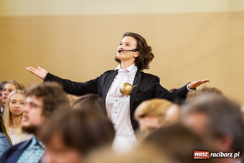 Zdjęcie w galerii na portalu naszraciborz.pl: II LO świętowało Dzień Patrona Szkoły wiadomości z regionu