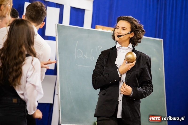 Zdjęcie w galerii na portalu naszraciborz.pl: II LO świętowało Dzień Patrona Szkoły wiadomości z regionu