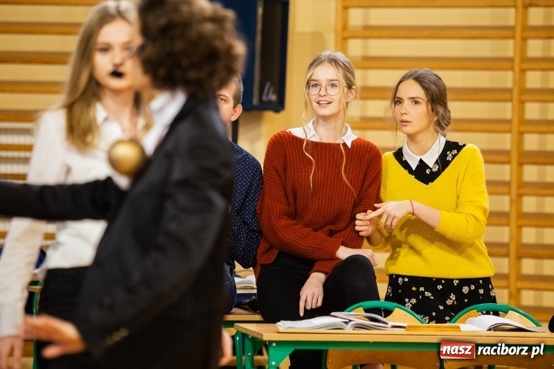 Zdjęcie w galerii na portalu naszraciborz.pl: II LO świętowało Dzień Patrona Szkoły wiadomości z regionu