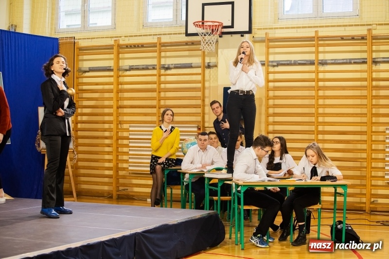 Zdjęcie w galerii na portalu naszraciborz.pl: II LO świętowało Dzień Patrona Szkoły wiadomości z regionu