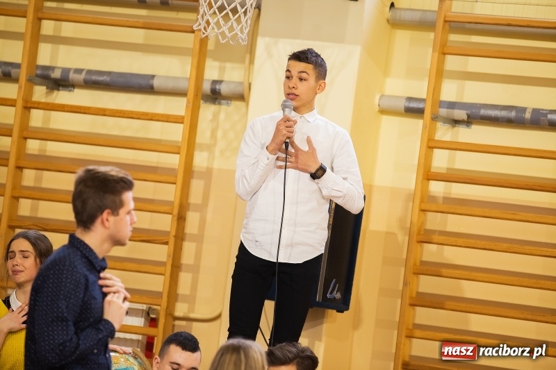 Zdjęcie w galerii na portalu naszraciborz.pl: II LO świętowało Dzień Patrona Szkoły wiadomości z regionu