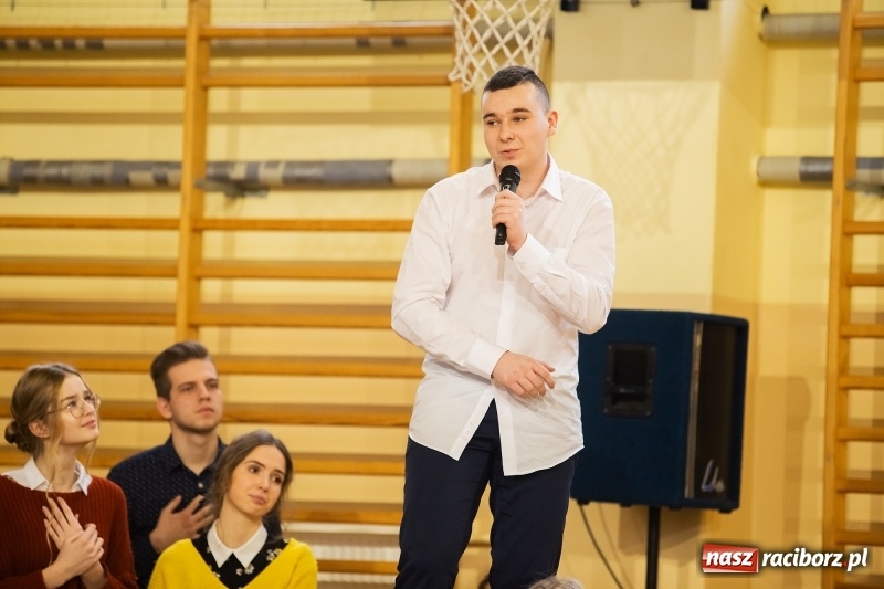 Zdjęcie w galerii na portalu naszraciborz.pl: II LO świętowało Dzień Patrona Szkoły wiadomości z regionu