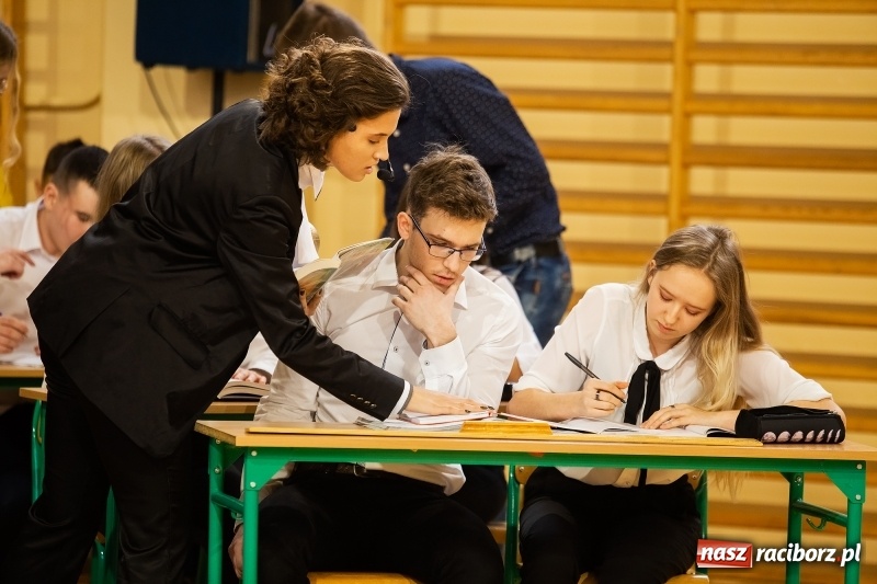 Zdjęcie w galerii na portalu naszraciborz.pl: II LO świętowało Dzień Patrona Szkoły wiadomości z regionu