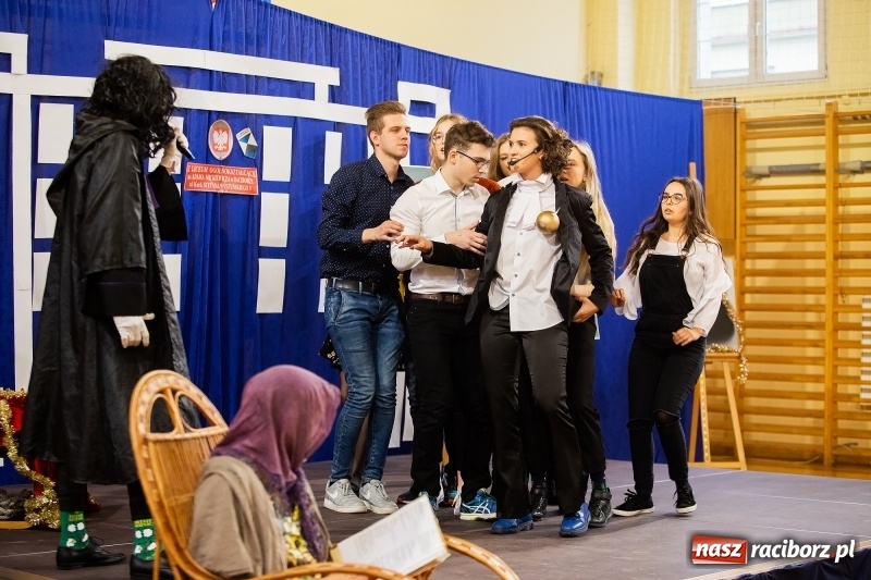 Zdjęcie w galerii na portalu naszraciborz.pl: II LO świętowało Dzień Patrona Szkoły wiadomości z regionu