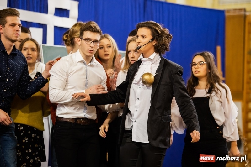 Zdjęcie w galerii na portalu naszraciborz.pl: II LO świętowało Dzień Patrona Szkoły wiadomości z regionu