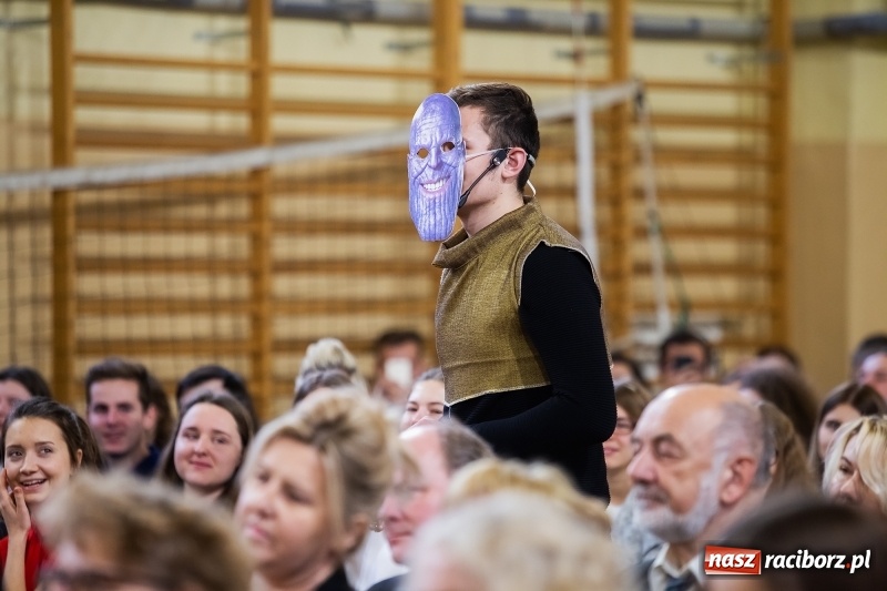 Zdjęcie w galerii na portalu naszraciborz.pl: II LO świętowało Dzień Patrona Szkoły wiadomości z regionu