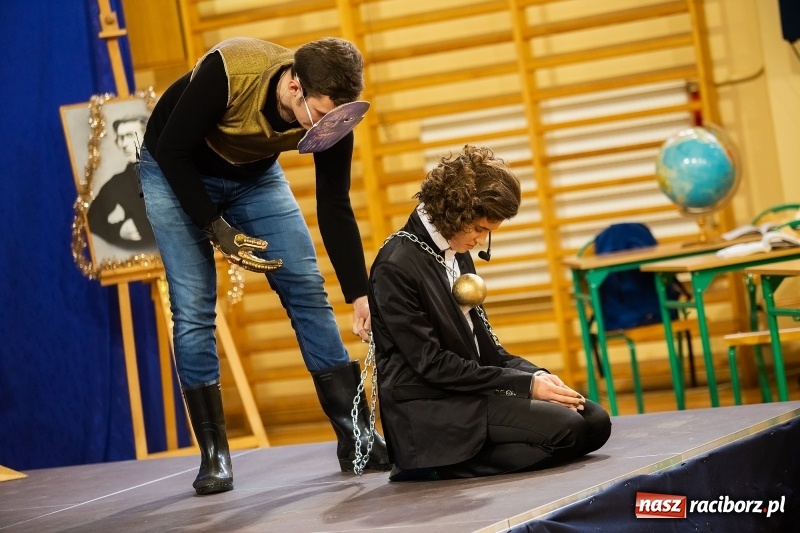 Zdjęcie w galerii na portalu naszraciborz.pl: II LO świętowało Dzień Patrona Szkoły wiadomości z regionu