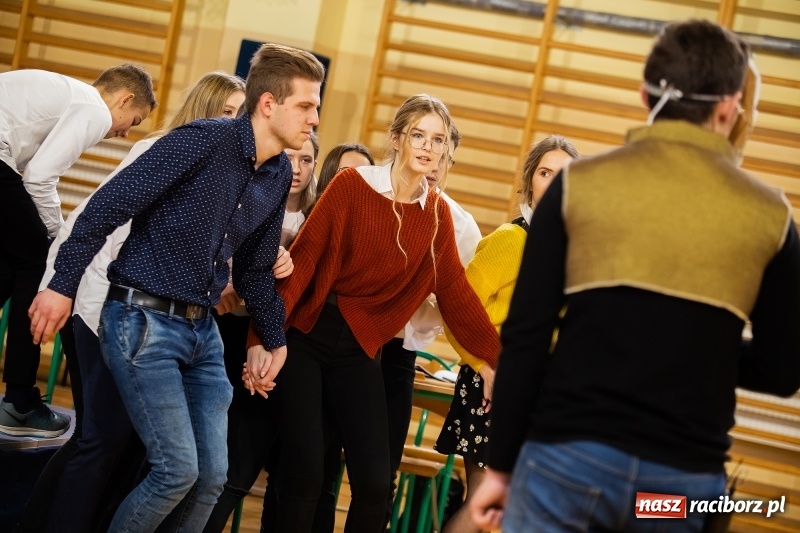 Zdjęcie w galerii na portalu naszraciborz.pl: II LO świętowało Dzień Patrona Szkoły wiadomości z regionu