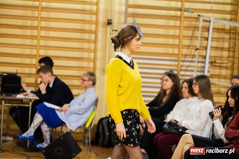 Zdjęcie w galerii na portalu naszraciborz.pl: II LO świętowało Dzień Patrona Szkoły wiadomości z regionu