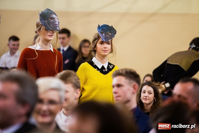 Zdjęcie w galerii na portalu naszraciborz.pl: II LO świętowało Dzień Patrona Szkoły wiadomości z regionu