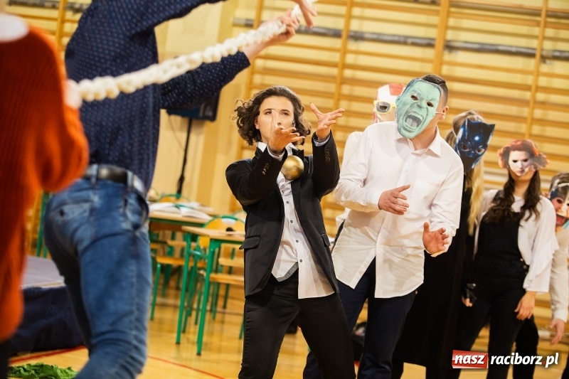 Zdjęcie w galerii na portalu naszraciborz.pl: II LO świętowało Dzień Patrona Szkoły wiadomości z regionu