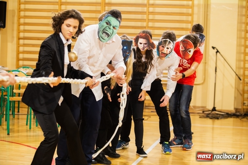 Zdjęcie w galerii na portalu naszraciborz.pl: II LO świętowało Dzień Patrona Szkoły wiadomości z regionu