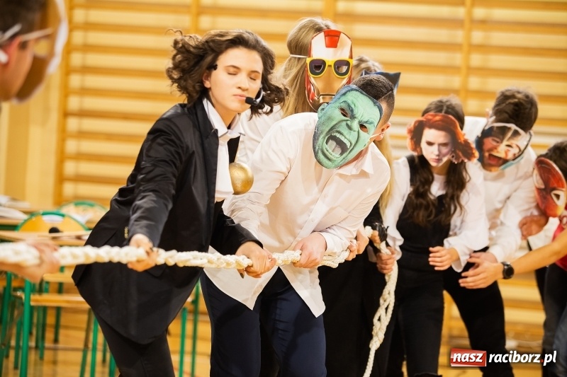 Zdjęcie w galerii na portalu naszraciborz.pl: II LO świętowało Dzień Patrona Szkoły wiadomości z regionu