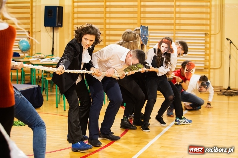 Zdjęcie w galerii na portalu naszraciborz.pl: II LO świętowało Dzień Patrona Szkoły wiadomości z regionu