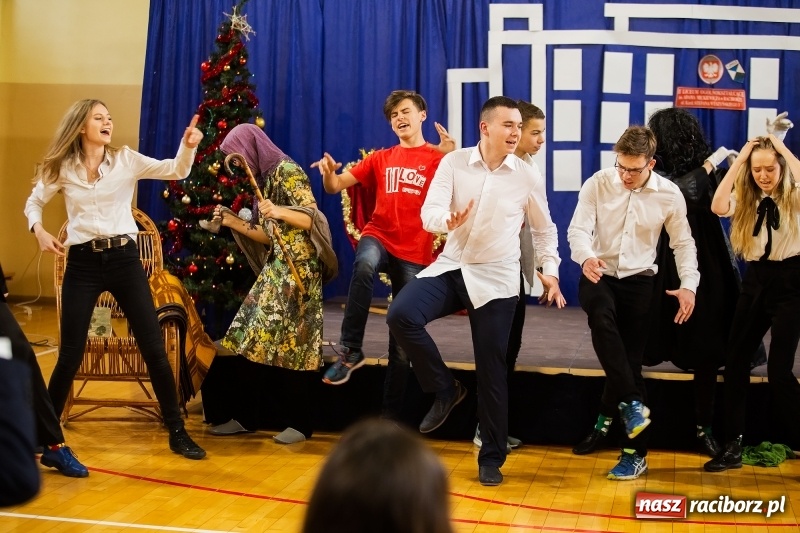 Zdjęcie w galerii na portalu naszraciborz.pl: II LO świętowało Dzień Patrona Szkoły wiadomości z regionu