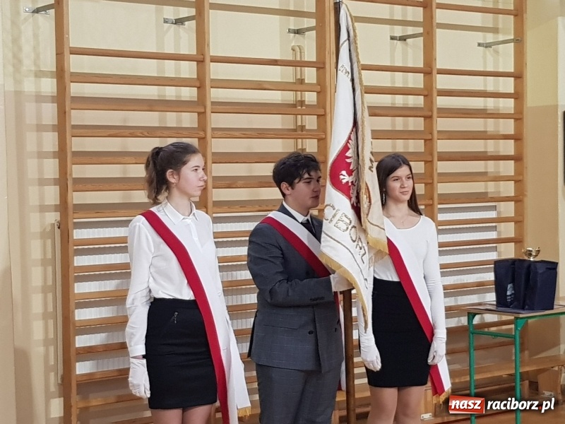 Zdjęcie w galerii na portalu naszraciborz.pl: II LO świętowało Dzień Patrona Szkoły wiadomości z regionu