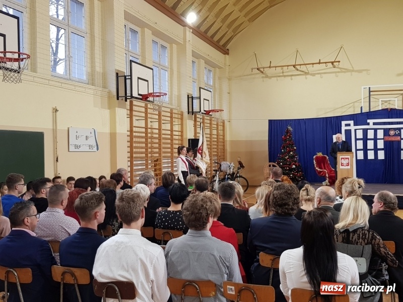 Zdjęcie w galerii na portalu naszraciborz.pl: II LO świętowało Dzień Patrona Szkoły wiadomości z regionu