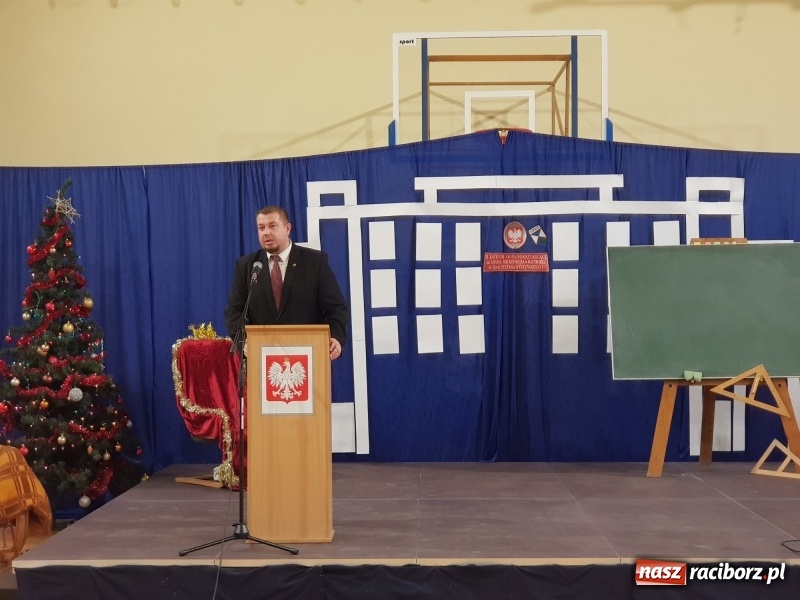 Zdjęcie w galerii na portalu naszraciborz.pl: II LO świętowało Dzień Patrona Szkoły wiadomości z regionu