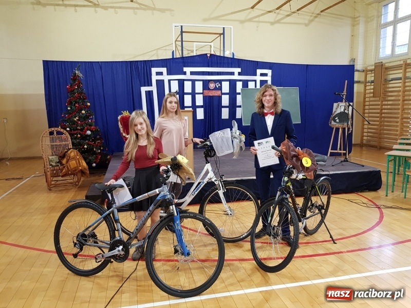 Zdjęcie w galerii na portalu naszraciborz.pl: II LO świętowało Dzień Patrona Szkoły wiadomości z regionu